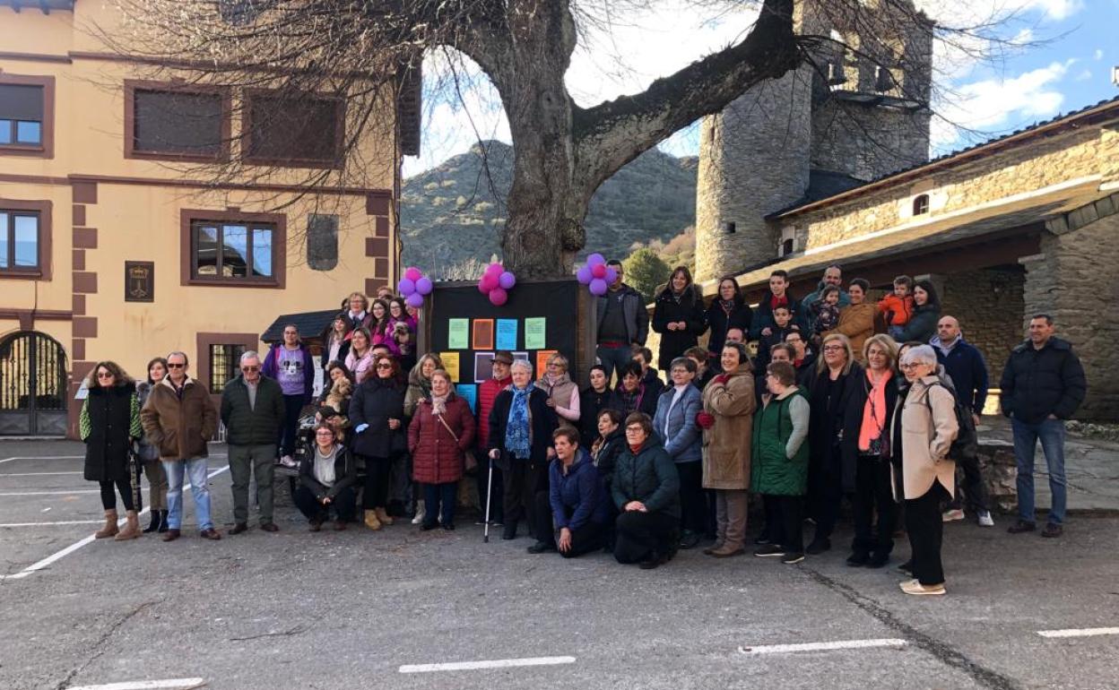 Murias de Paredes adelanta el Día de la Mujer y reivindica a sus